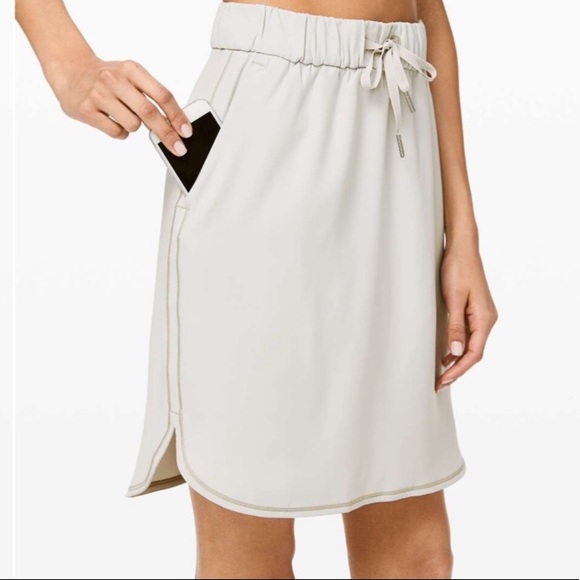 lululemon athletica Dresses & Skirts - NWT Lululemon Om the Fly Skirt in Stone